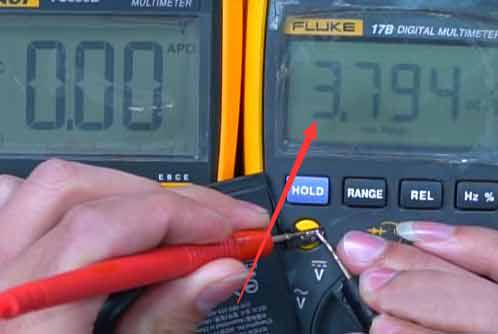 How To Use A Multimeter To Test The Battery Voltage Of A Mobile Phone