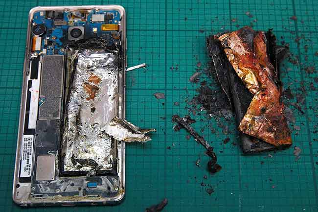 Using Mobile Phone Batteries In Summer To Get Hot , May Catch Fire And Explode